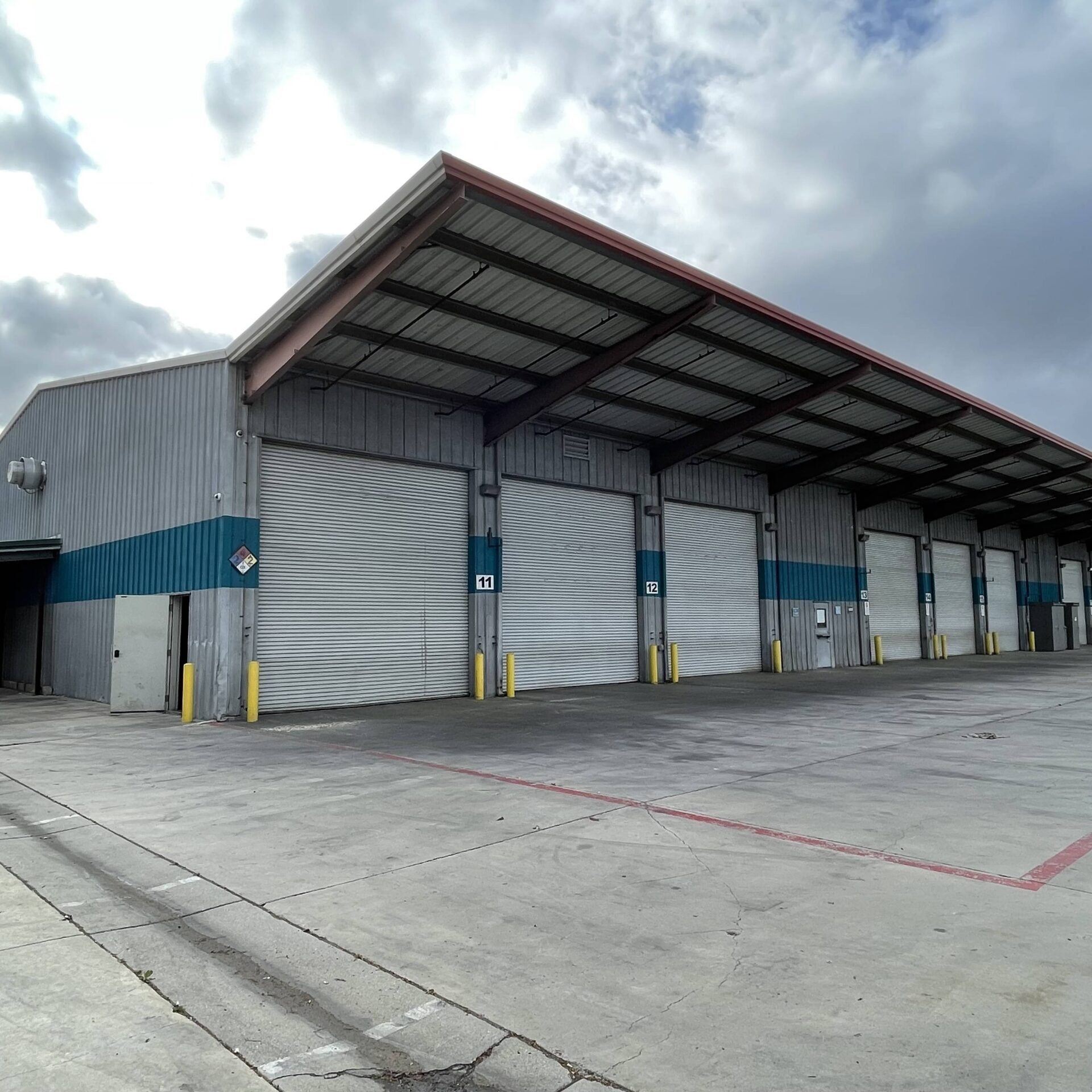 Outside view of Betts 18-bay truck and trailer repair shop in Fontana on Elm and Valley